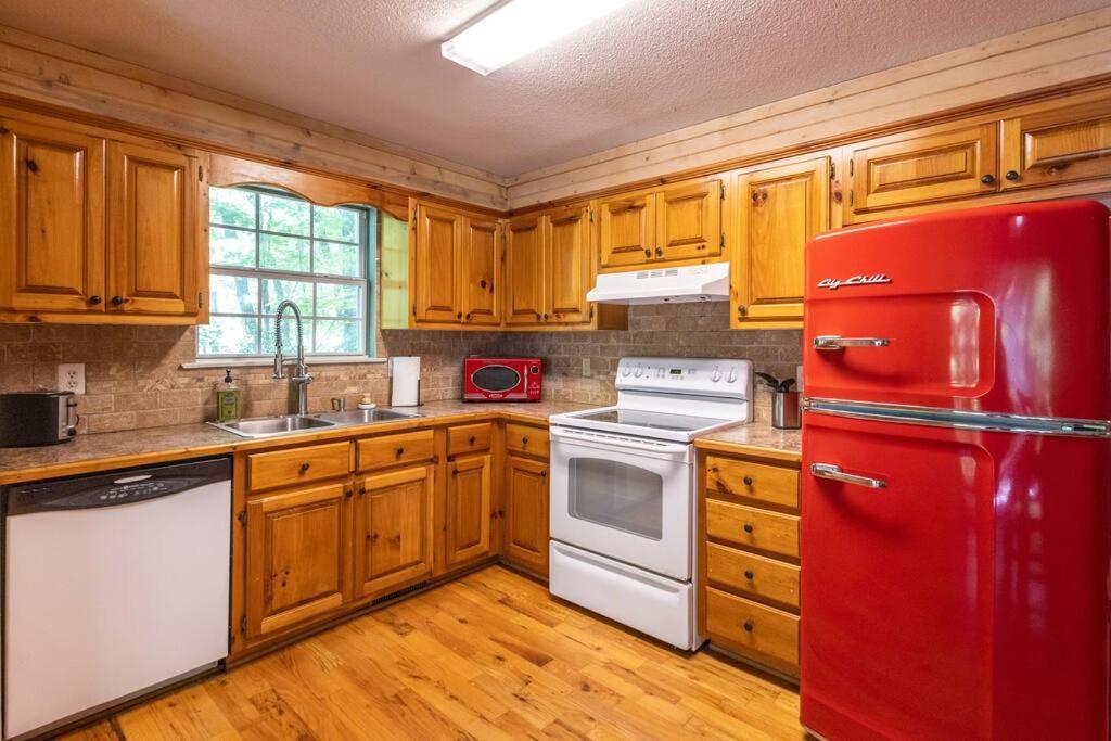 Pet Friendly Luxury Cabin Near Helen With Fire Pit Cleveland Exterior photo